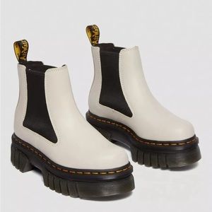 Dr. Martens Women's Audrick Nappa Leather Platform Chelsea Boots - Size 6 cream